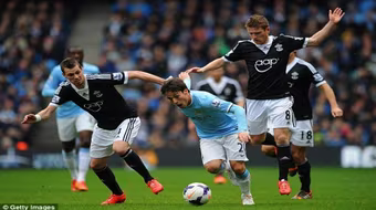 Nasri ghi bàn thắng tranh cãi, Man City thắng dễ Southampton 