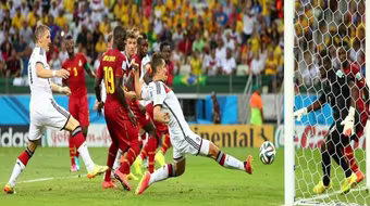Klose san bằng kỷ lục World Cup, Đức chia điểm cùng Ghana