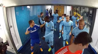 Lộ clip sao Man City và Chelsea “tẩn” nhau trong đường hầm