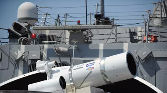 Khám phá uy lực "siêu pháo laser" trên chiến hạm Mỹ