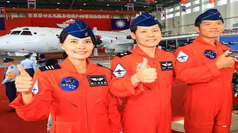 Đài Loan có nữ phi công lái “Sát thủ săn ngầm” 