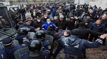 Obama đe dọa Nga, quân đội Ukraine tuyên bố diệt 3 kẻ tấn công