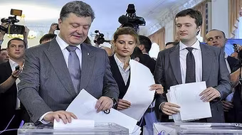 Nhà tài phiệt thân phương Tây tuyên bố thắng cử tổng thống Ukraine