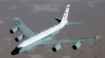 Máy bay trinh sát Mỹ lao vào không phận Thụy Điển trốn tiêm kích Nga