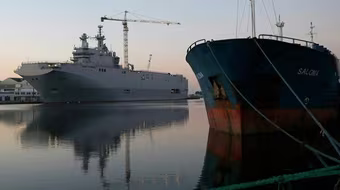 Tàu Mistral đầu tiên cùng 200 thủy thủ Nga bắt đầu đợt chạy thử tại Pháp