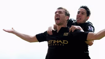 Thắng nhẹ nhàng, Man City giành lại cơ hội vô địch