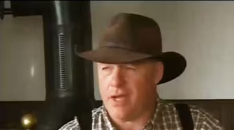 Tặng 10.000 USD cho chủ nhà hàng sau khi ăn tối xong