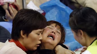 Thầy giáo tự tử sau khi được giải cứu khỏi phà chìm