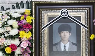 Vụ chìm phà Sewol: Người Hàn Quốc thương tiếc cậu thiếu niên anh hùng