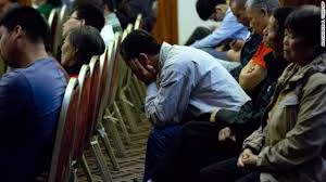 Thân nhân hành khách máy bay MH370 tuyệt vọng khi được kêu gọi trở về nhà