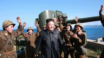 Triều Tiên "khoe" sức mạnh quân sự trong vùng biển tranh chấp với Hàn Quốc