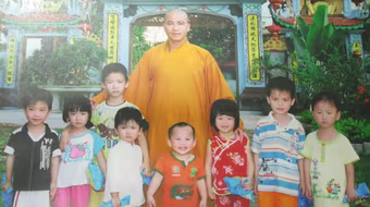 Về chùa Sùng Nghiêm gặp sư thầy có 9 người con