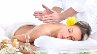 Tinh dầu có giúp lôi cuốn các cặp vợ chồng vào cuộc “mây mưa”?