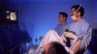 Nhạo báng "của quý" khi bệnh nhân đang bất tỉnh, bác sĩ bị kiện