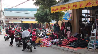 Thời trang Tết: Đua nhau giảm giá, xả hàng