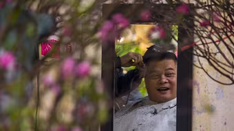 Không khí Tết trong khu chợ giữa lòng phố cổ