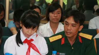 Bé gái lớp 3 giành giải Nhất cuộc thi "Viết thư gửi các chiến sỹ canh giữ biển đảo quê hương"