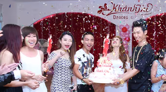 Khánh Thi hạnh phúc đón sinh nhật muộn