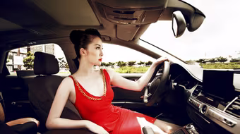 “Ngọc nữ làng múa” thả dáng kiêu sa trong siêu xe bạc tỷ