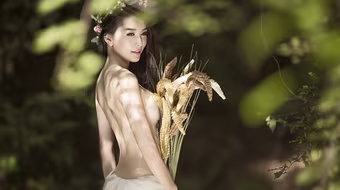 “Bỏng mắt” ngắm ảnh Lan Hương bán nude cực gợi cảm