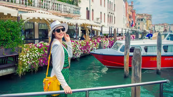 Hoa hậu Ngọc Hân lãng mạn tại Venice