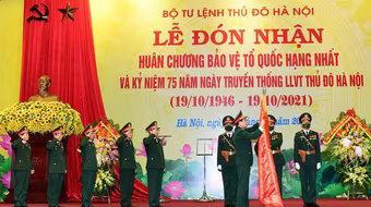 Lực lượng vũ trang Thủ đô đón nhận Huân chương Bảo vệ Tổ quốc hạng Nhất