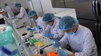 Sản xuất bằng được vaccine, thuốc điều trị Covid-19 trong nước để chủ động phòng chống dịch 