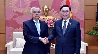 Chủ tịch Quốc hội Vương Đình Huệ tiếp Phó Chủ tịch Quốc hội Lào 