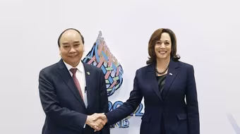 Chủ tịch nước Nguyễn Xuân Phúc gặp Phó Tổng thống Mỹ Kamala Harris 