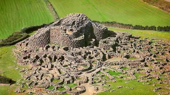 Bí ẩn về ngôi làng cổ kỳ dị 3.500 tuổi ở Italia