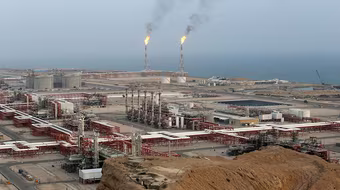 Giá dầu tăng, thị trường chứng khoán lao dốc sau khi Israel tấn công Iran