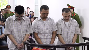 Nhóm sinh viên "tung chưởng" rồi dùng dao đâm chết bạn ngay tại học đường