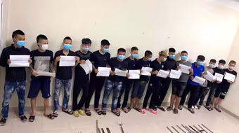 Hàng chục thanh niên mang hung khí hẹn gặp nhau để giải quyết mâu thuẫn