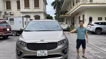 Tạm giữ tài xế chống người thi hành công vụ tông Cảnh sát lên nắp capo