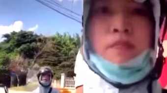 Bị nhắc vì đeo khẩu trang chưa đúng, người phụ nữ lớn giọng, giật điện thoại của cán bộ ở chốt phòng dịch Covid-19