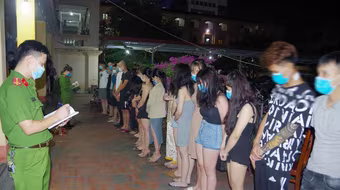 Bắt quả tang 26 đối tượng thuê nhà nghỉ để sử dụng trái phép chất ma tuý