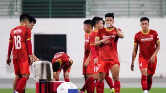 [ẢNH] ĐT Việt Nam mướt mồ hôi trong buổi tập đầu tiên ở UAE