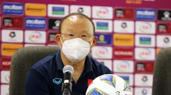 HLV Park Hang-seo và Duy Mạnh phàn nàn về trọng tài