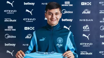 Sao trẻ từng đối đầu U23 Việt Nam gia nhập Man City