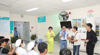 Mang âm nhạc tới bệnh viện: Sẻ chia yêu thương cùng những bệnh nhi