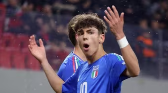 Tuyển Brazil và Italia tranh giành 'thần đồng' 17 tuổi