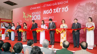 Rộn ràng Hội Báo Xuân Quý Tỵ 2013