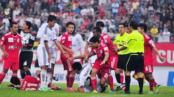 HLV Huỳnh Đức đề nghị xử trọng tài Quốc Hùng