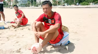 Thành Lương “bị loại” khỏi cuộc đua Quả bóng vàng 2012