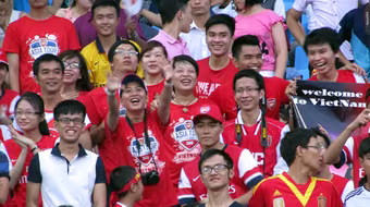 Các "Pháo thủ" hâm nóng sân Mỹ Đình