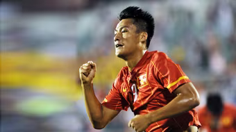 Mạc Hồng Quân ghi bàn "chuộc lỗi"