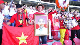 U23 phụ công gần 100 CĐV Việt Nam lặn lội sang Myanmar cổ vũ