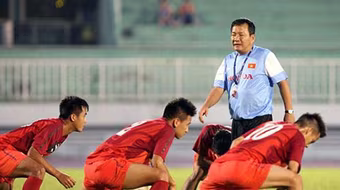 VFF tiếp tục giữ chân HLV Hoàng Văn Phúc