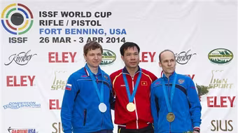 Hoàng Xuân Vinh phá kỷ lục bắn súng thế giới