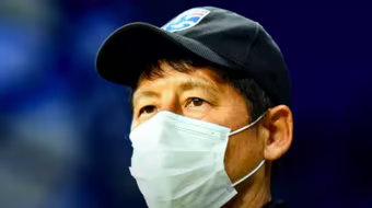 Để tuyển Indonesia non trẻ cầm chân, HLV Thái Lan đổ tại... sân khách